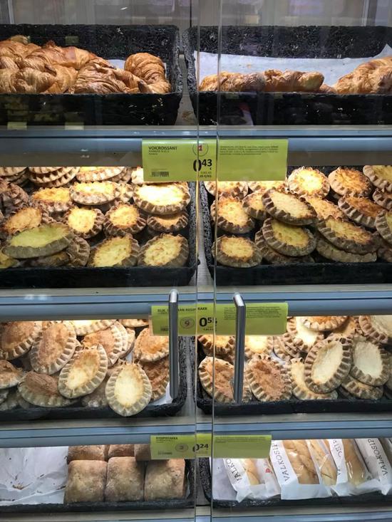 芬兰超市内的小面包大多不超过1欧元
