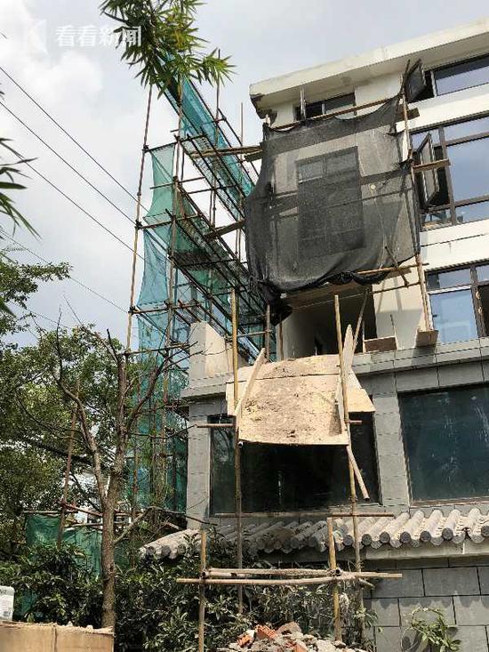 上海一高档别墅反复违建 只因新旧业主“太默契”