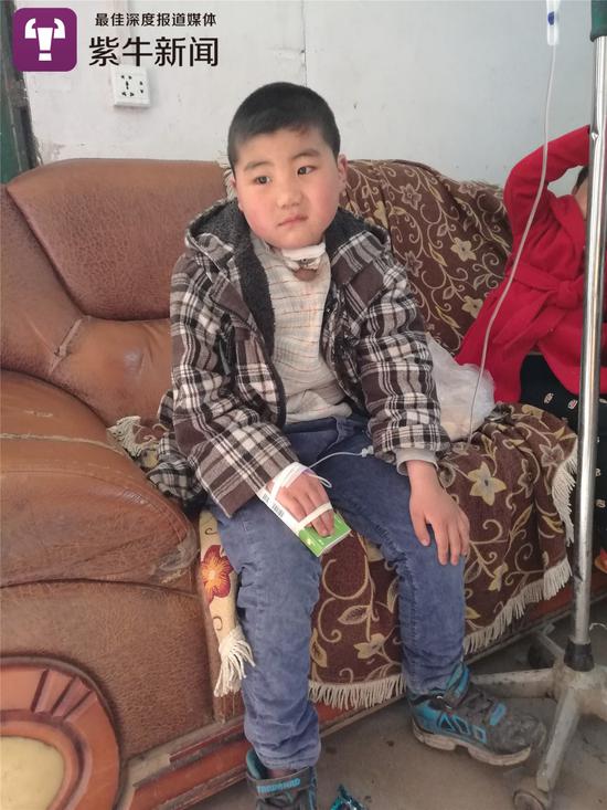3岁男孩被藏獒咬断喉咙 如今9岁有望过正常生活