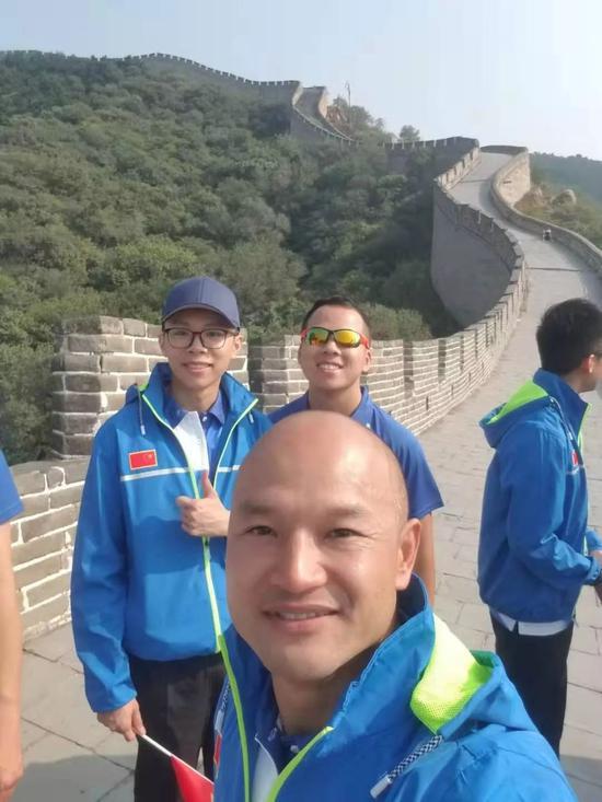 “光头刘sir”游长城