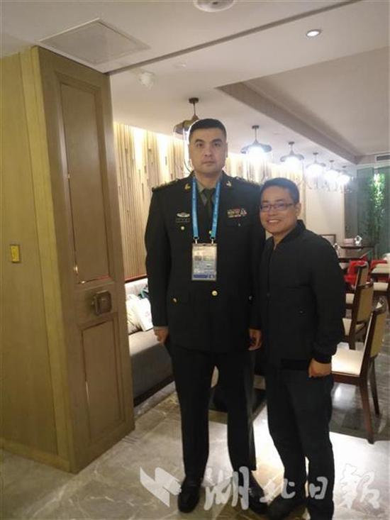 湖北日报全媒记者专访刘玉栋。