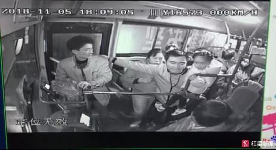 ↑公交车视频截图