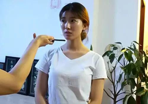 丁慧在家中承受辽宁日报采访