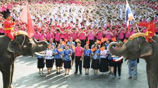泰国三千学生用中文高呼“中国加油”