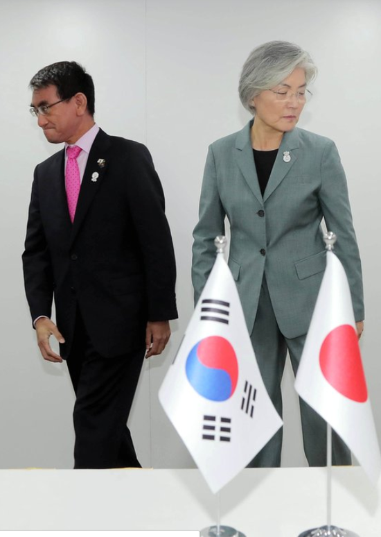 韩日外长1日就贸易摩擦举行会谈,双方不欢而散