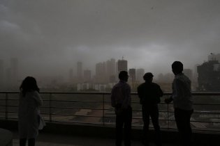 孟买遭沙尘暴袭击