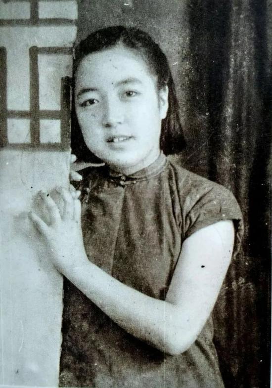 ▲戴克宇，1940年摄于重庆树人高级职业学校