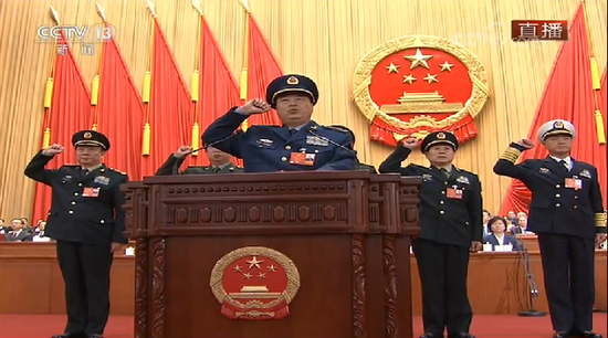 视频：中央军委副主席、委员集体进行宪法宣誓