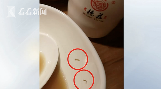 顾客火锅吃出小虫 店员称是正常现象直接吞下(图)