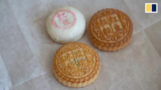 ▲中国有差别式样的月饼(视频报导截图)