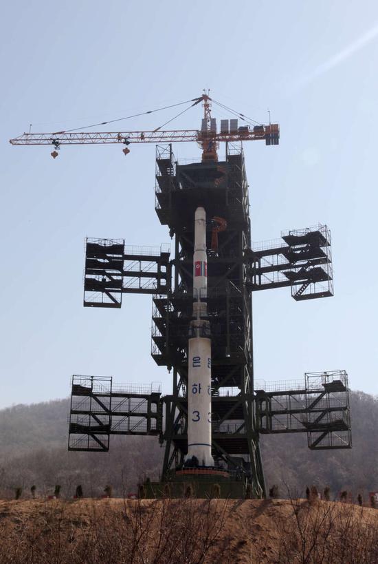 银河-3号运载火箭，拍摄于2016年发射前 图源：朝鲜中央通讯社