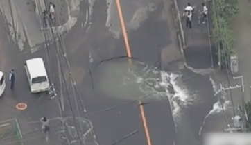 视频：日本大阪6.1级地震 建筑物强烈震荡地面断
