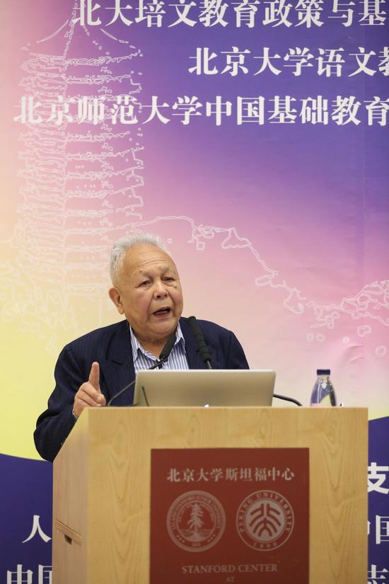 中国诗歌界的泰斗,北京大学教授北大中国诗歌研究院院长谢冕