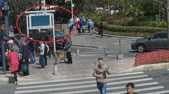 姓名:周** 身份证号:330106***090 违法时间:2018年3月12日 地点:新洲莲花路口东侧