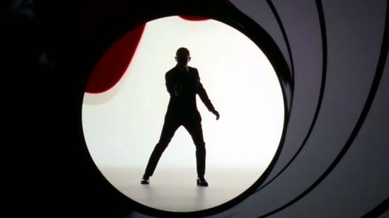 《007》电影海报