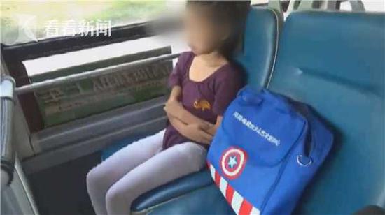 男子让7岁女儿自己坐公交锻炼 结果把女儿跟丢