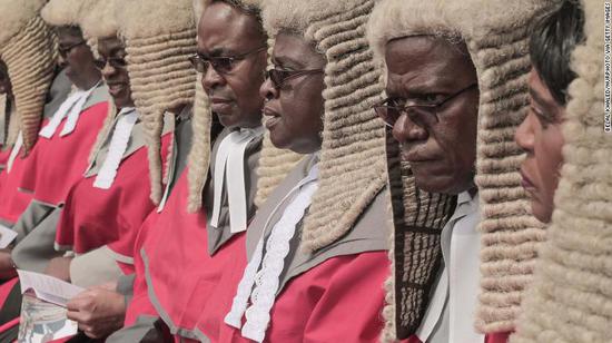 津巴布韦最高法院的法官们