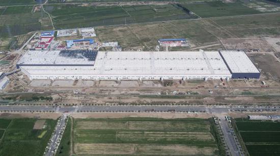 资料图片：7月23日无人机拍摄的特斯拉上海超级工厂。（新华社）