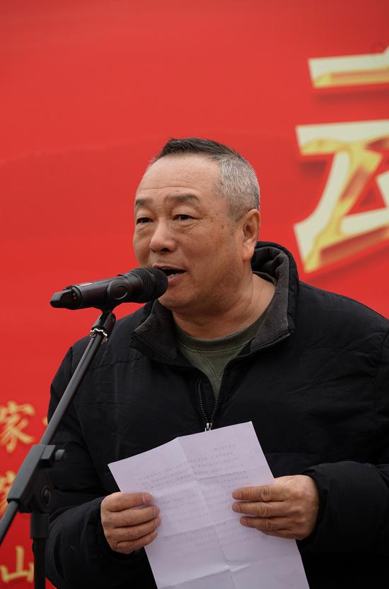 高腾 张一摄