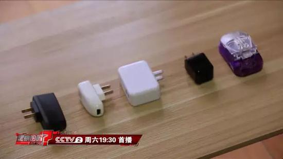通过检测,五款充电器在不连接手机的情况下,其中有三款显示出来有电流读数。