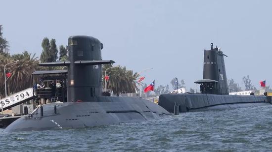 ▲两艘台湾潜艇（日本共同社）