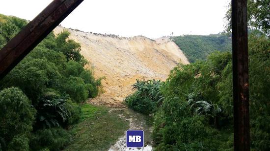 菲律宾宿务省纳戈市发生山体滑坡 至少4人死亡