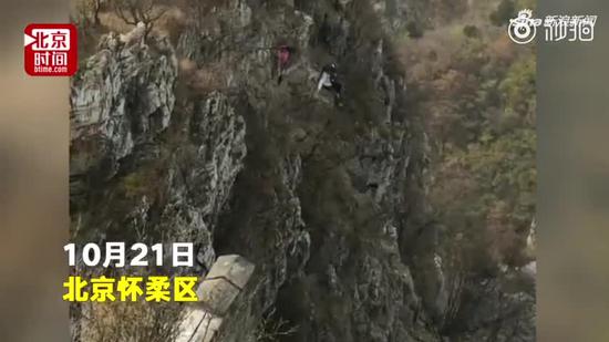 视频|女驴友穿越箭扣长城坠崖 多处受伤被护送下山