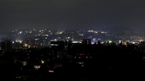 （委内瑞拉首都加拉加斯停电后的场景 图源：RT）