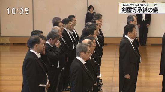 日本新天皇祈愿世界和平 “令和”首日现两个意外