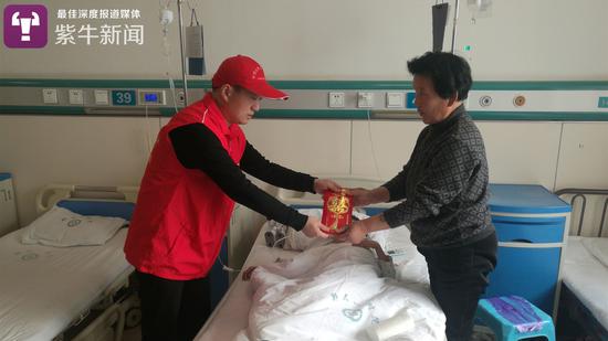 3岁男孩被藏獒咬断喉咙 如今9岁有望过正常生活