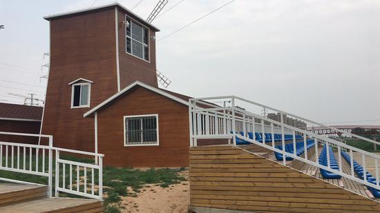 张家口万全区“水幕电影”已播出,图为观看基础建设。 新京报记者 王昆鹏 摄