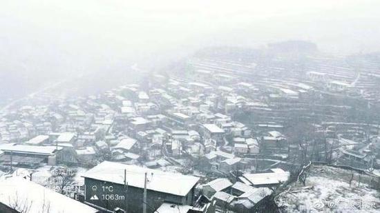 房山史家营秋林铺雪景。李建 摄