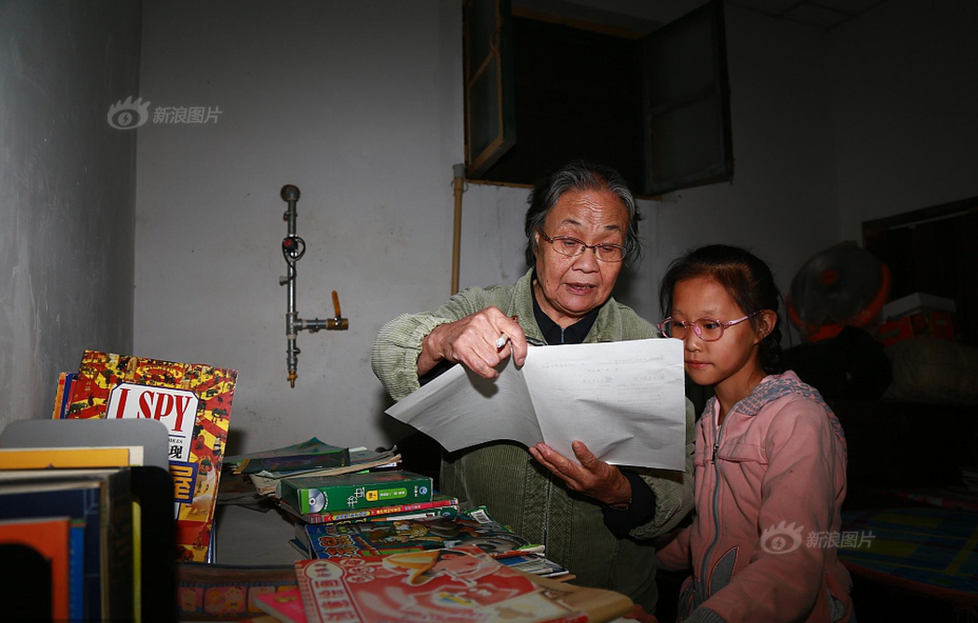 帅学长上线！网友北电偶遇吴磊与粉丝打招呼