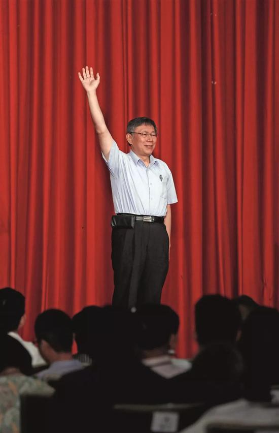 8月6日，台湾民众党在台北举行创党成立大会，台北市市长柯文哲任主席。图/ 中新