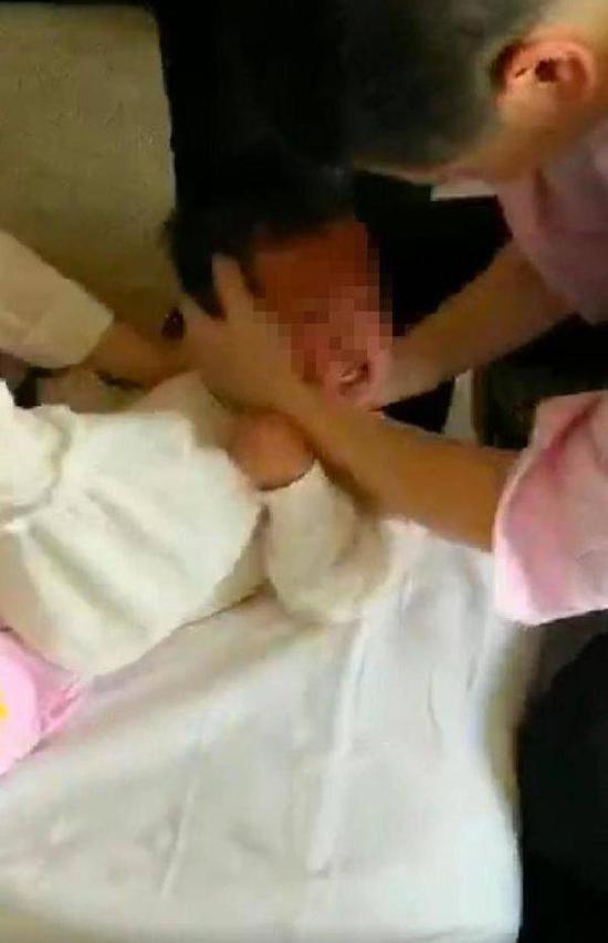 湖南医生辟谣“人贩子打孩子”:系治疗患儿的视频