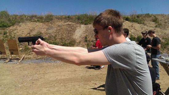  ��һ���������еļ��ô��������ӷ����������ϵ���Ƭ����Ƭ��Դ���������ʱ�����վ��