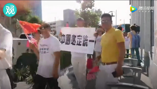 在美华侨抗议蔡英文“过境”美国