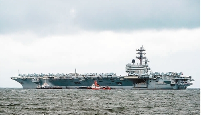 8月7日，美国海军“里根”号航母驶入菲律宾马尼拉湾。法新社