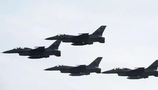 ▲巴基斯坦空军F-16战机编队