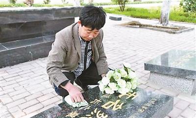 帮无名烈士寻亲,就像大海捞针,但只要有一线希望,张景宪就会坚持做下去