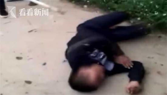 男子为筹毒资偷电瓶被围殴致死 10人滥用私刑被诉