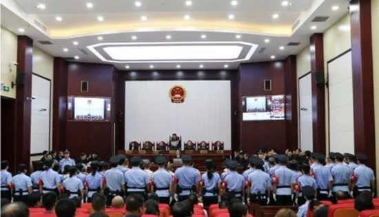 武安市人民法院依法对李丽娟等16人涉恶案件,进行一审公开宣判。 图片来源:武安法院