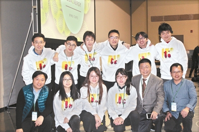 华东理工大学团队参加国际遗传工程机器大赛（iGEM）时合影。