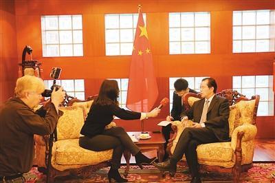 中国驻瑞典大使桂从友接受瑞典媒体专访。