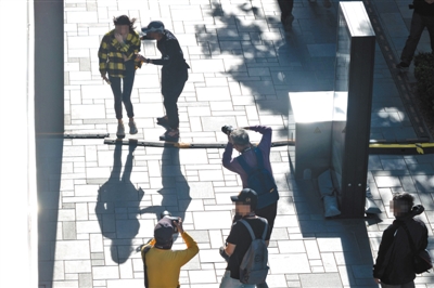 北京三里屯街拍背后:有拍者“捕捉”时尚女孩牟利