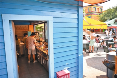 机电系学生实训被安排＂扮鬼＂ 专家建议签三方协议