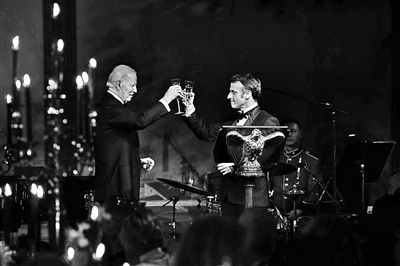 当地时间12月1日美国总统拜登和法国总统马克龙在白宫国宴上举杯。马克龙称美法同意“解决”《通胀削减法案》引发的问题 供图/视觉中国