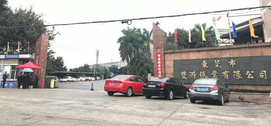 工厂大门 潘俊文摄