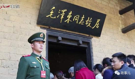 图为故居警卫班班长赵纪强