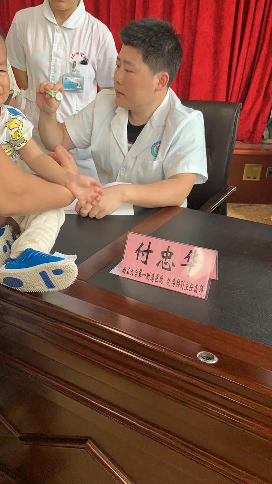 三伏贴灼伤儿童最小仅11个月 专家:含刺激性物质